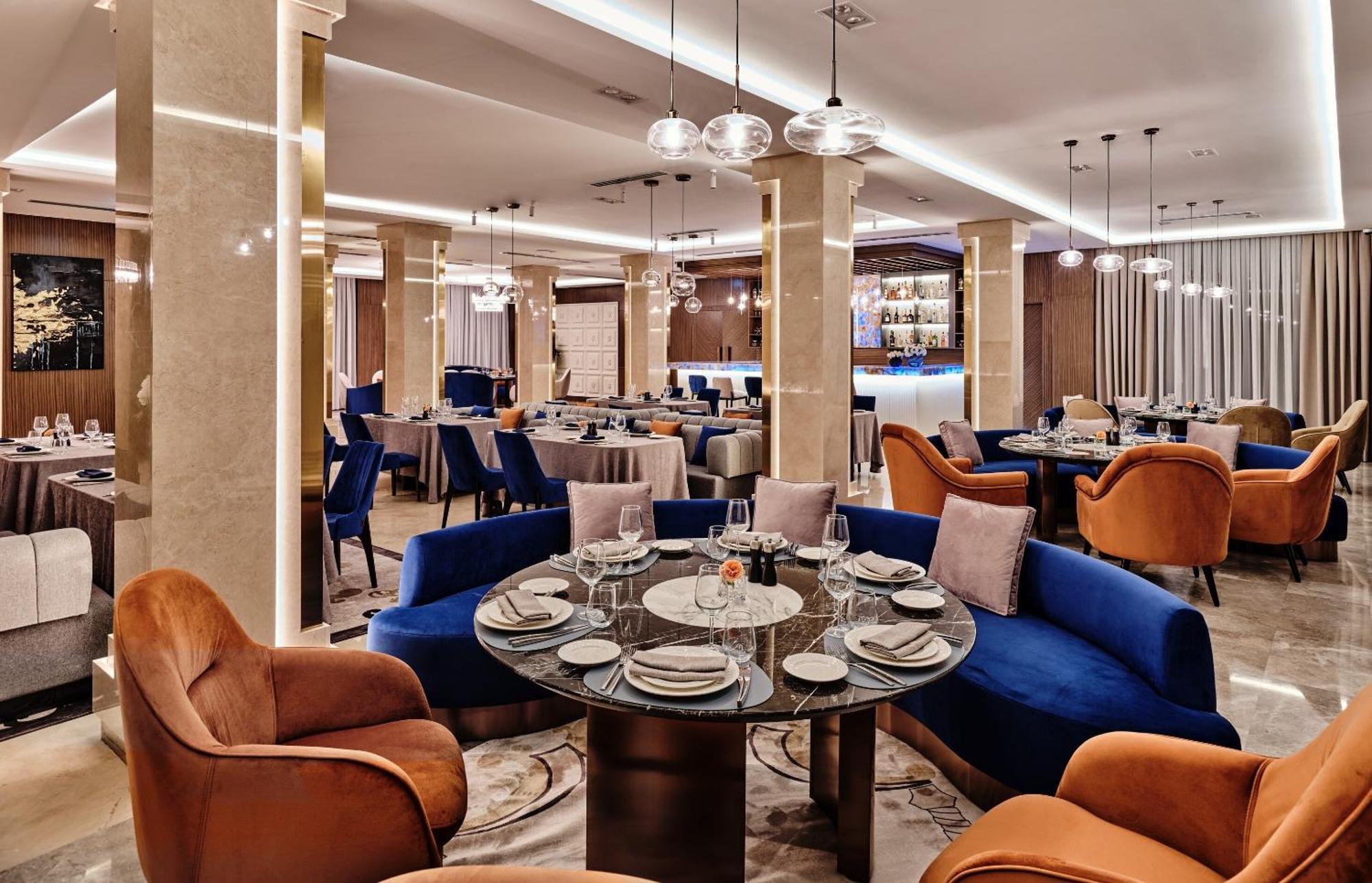 ホテル Crowne Plaza Tashkent By Ihg エクステリア 写真