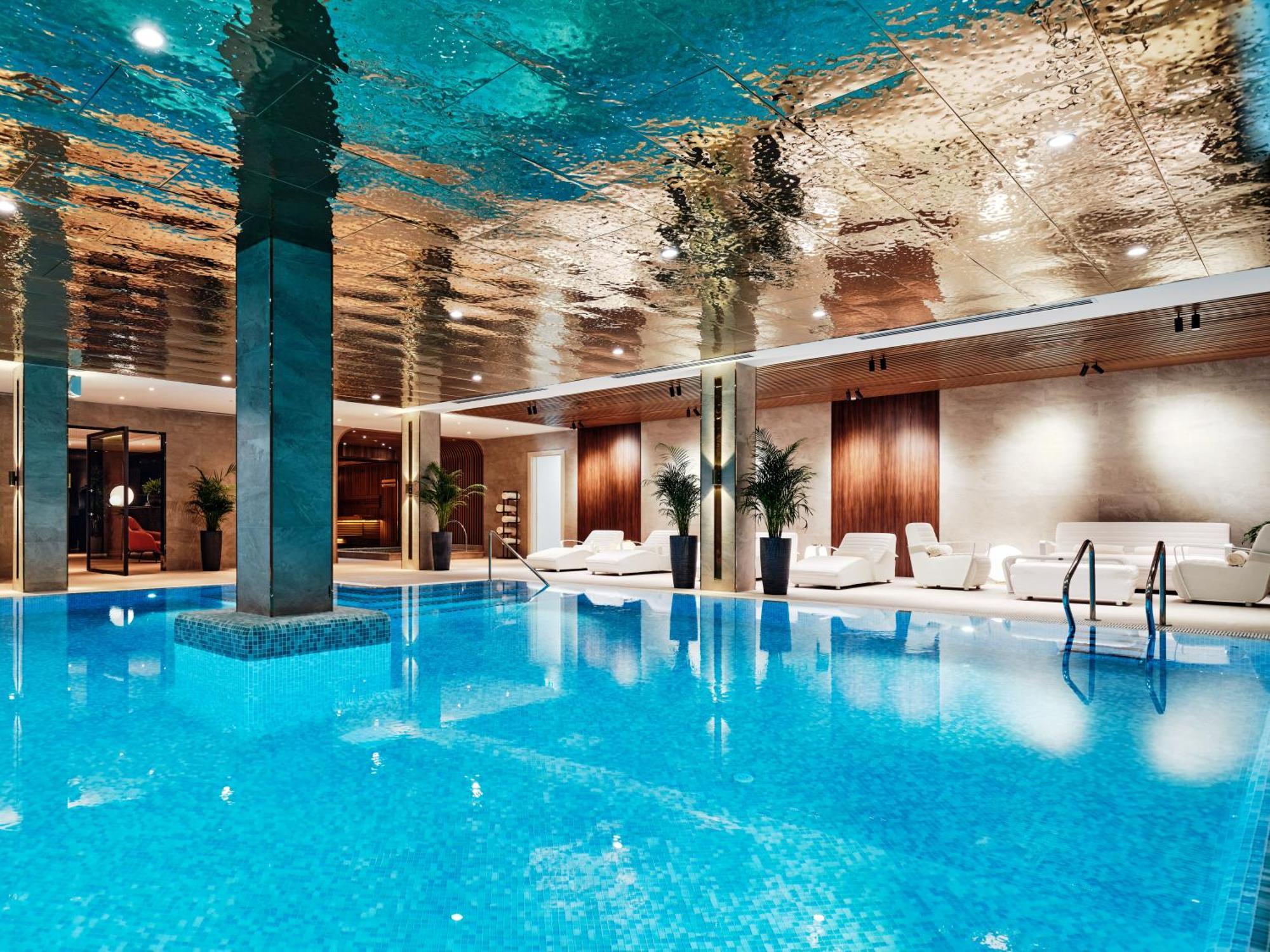 ホテル Crowne Plaza Tashkent By Ihg エクステリア 写真