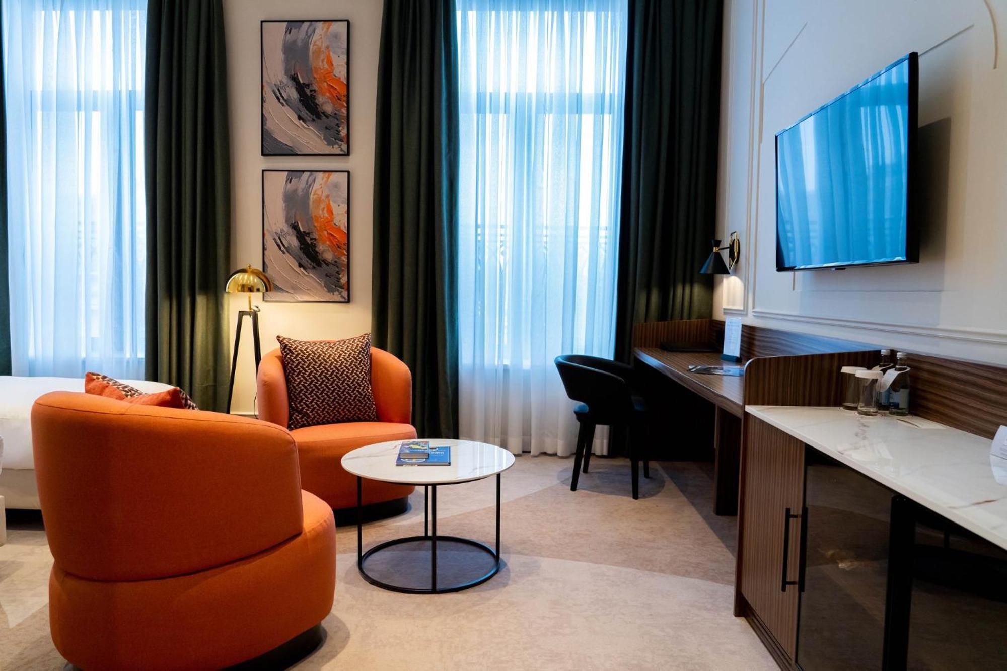 ホテル Crowne Plaza Tashkent By Ihg エクステリア 写真