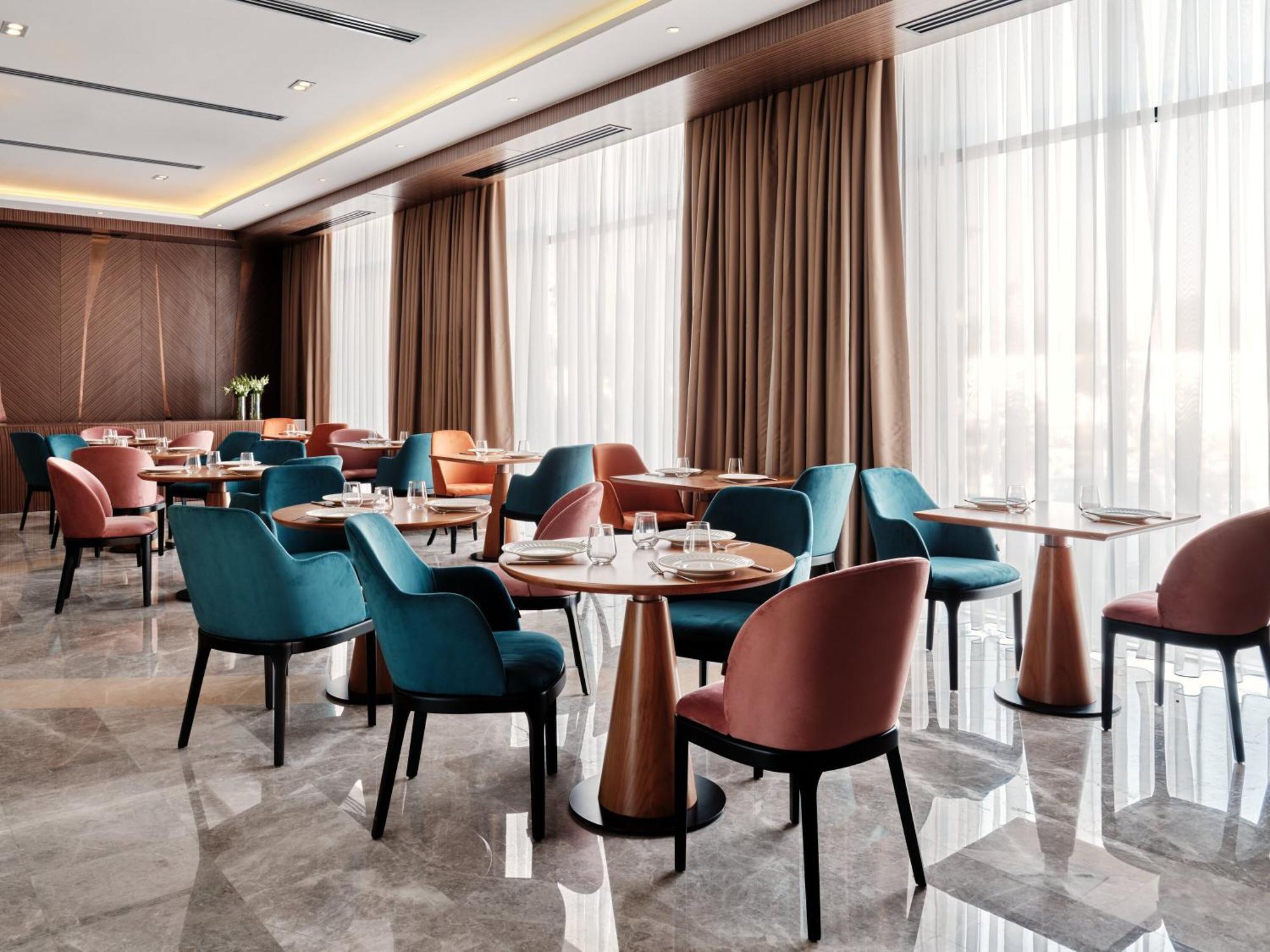 ホテル Crowne Plaza Tashkent By Ihg エクステリア 写真
